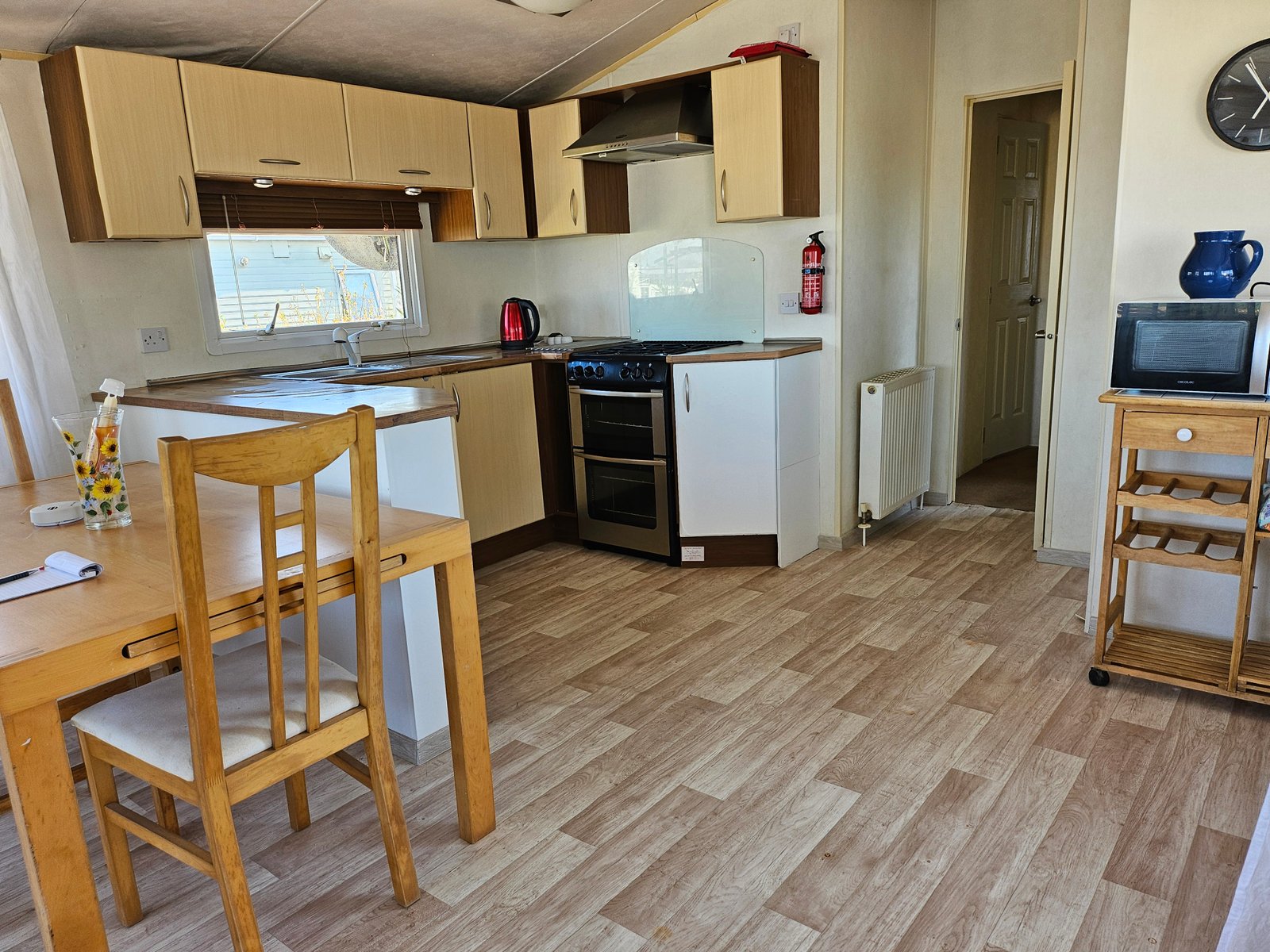 17 Kitchen 1